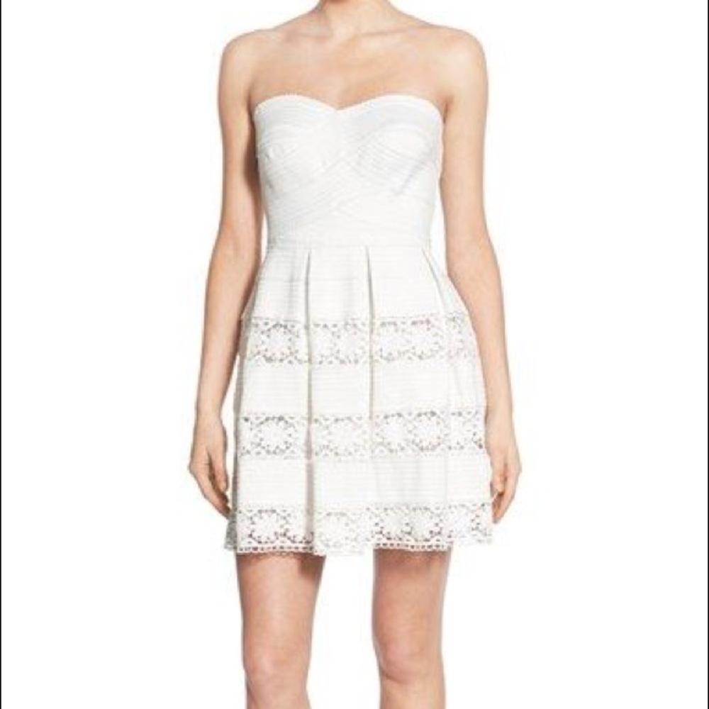 B.Smart strapless flare white dress